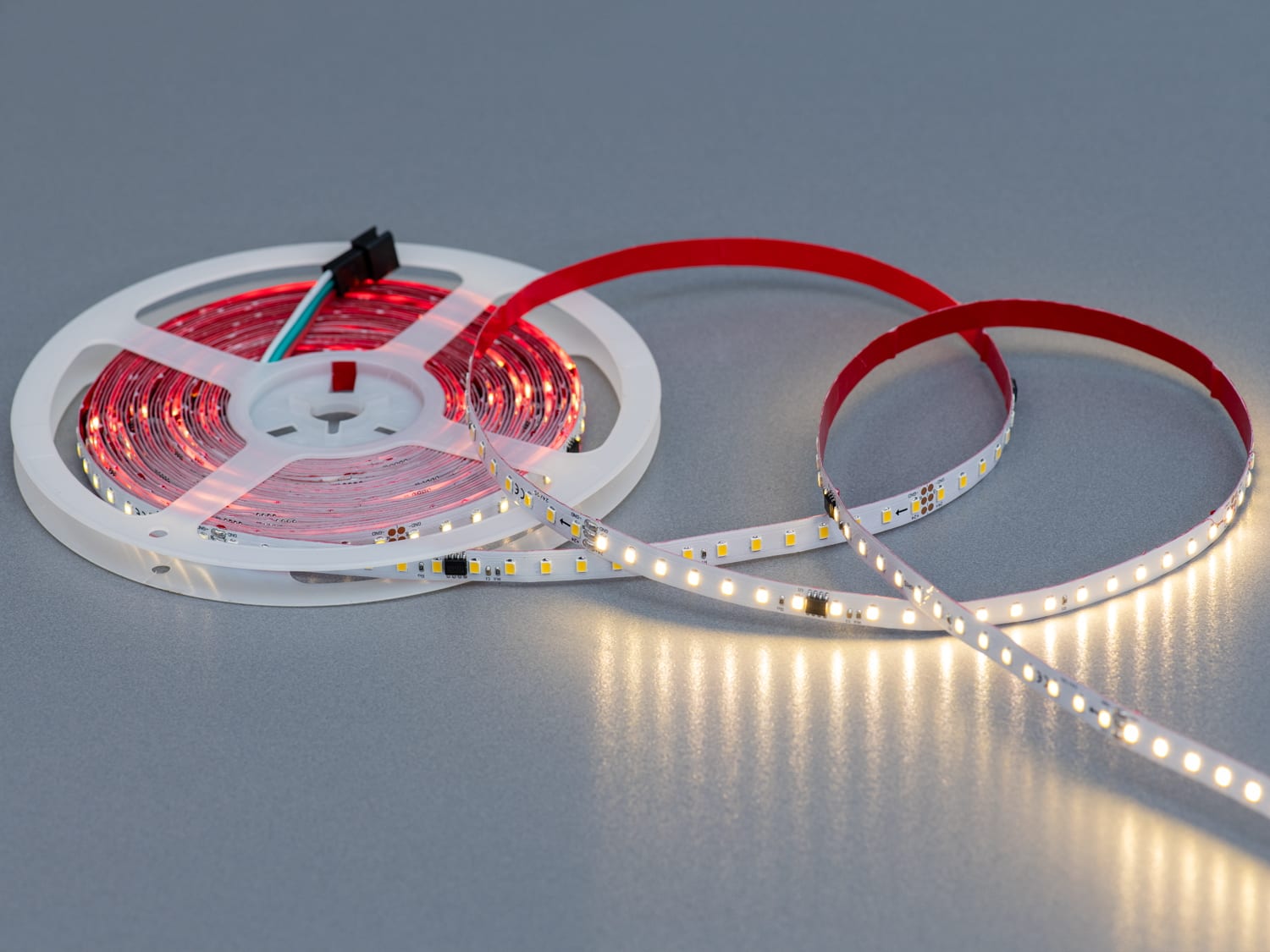 Адресна LED стрічка NWS24-2835-126-WW-20-8, тепле світло
