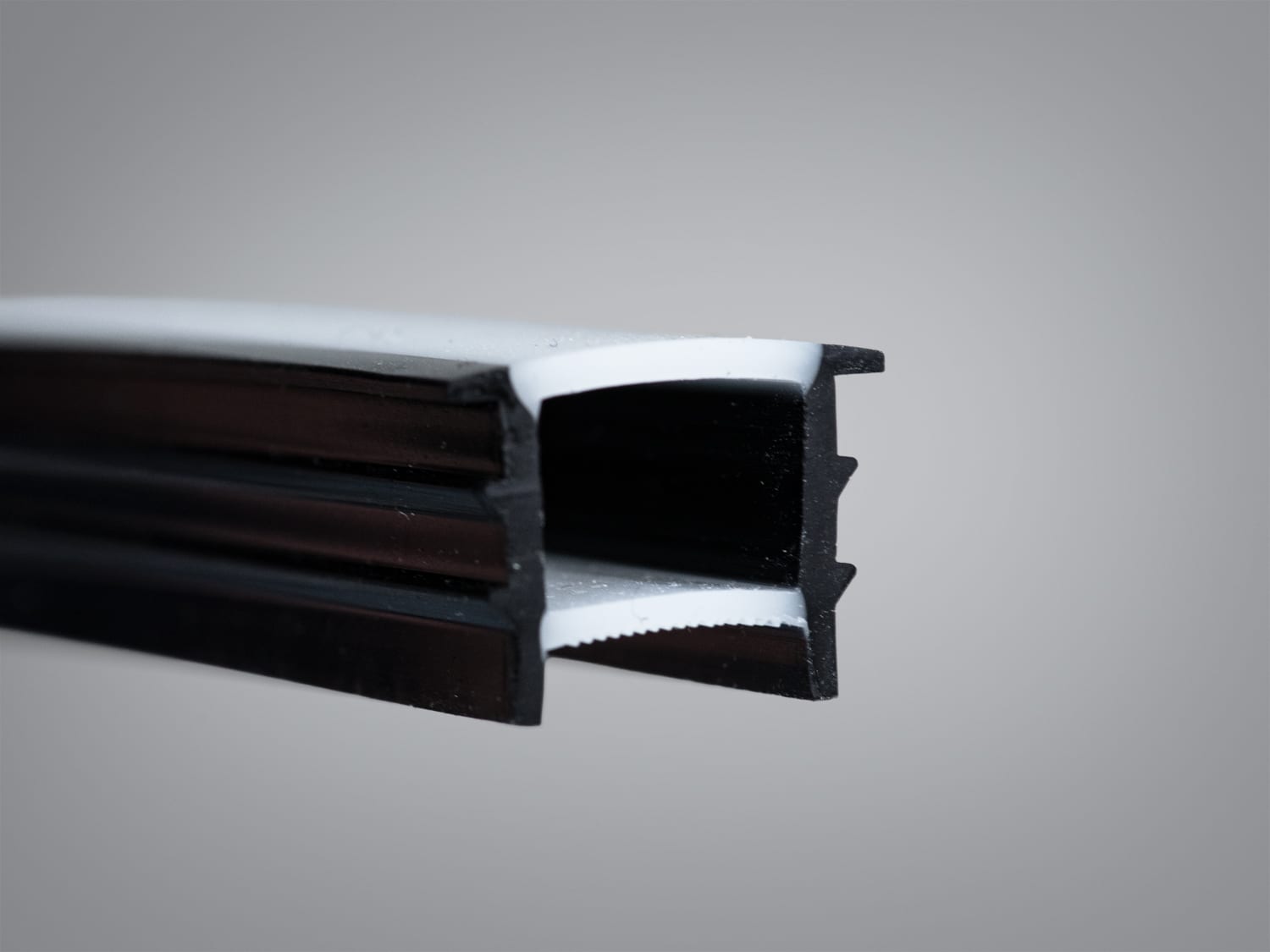 Гнучкий профіль PLS-1414IN-BLACK, чорно-білий врізний