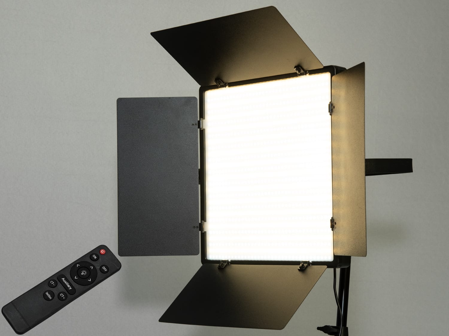 Студійний прожектор SL-LED660PRO, білий