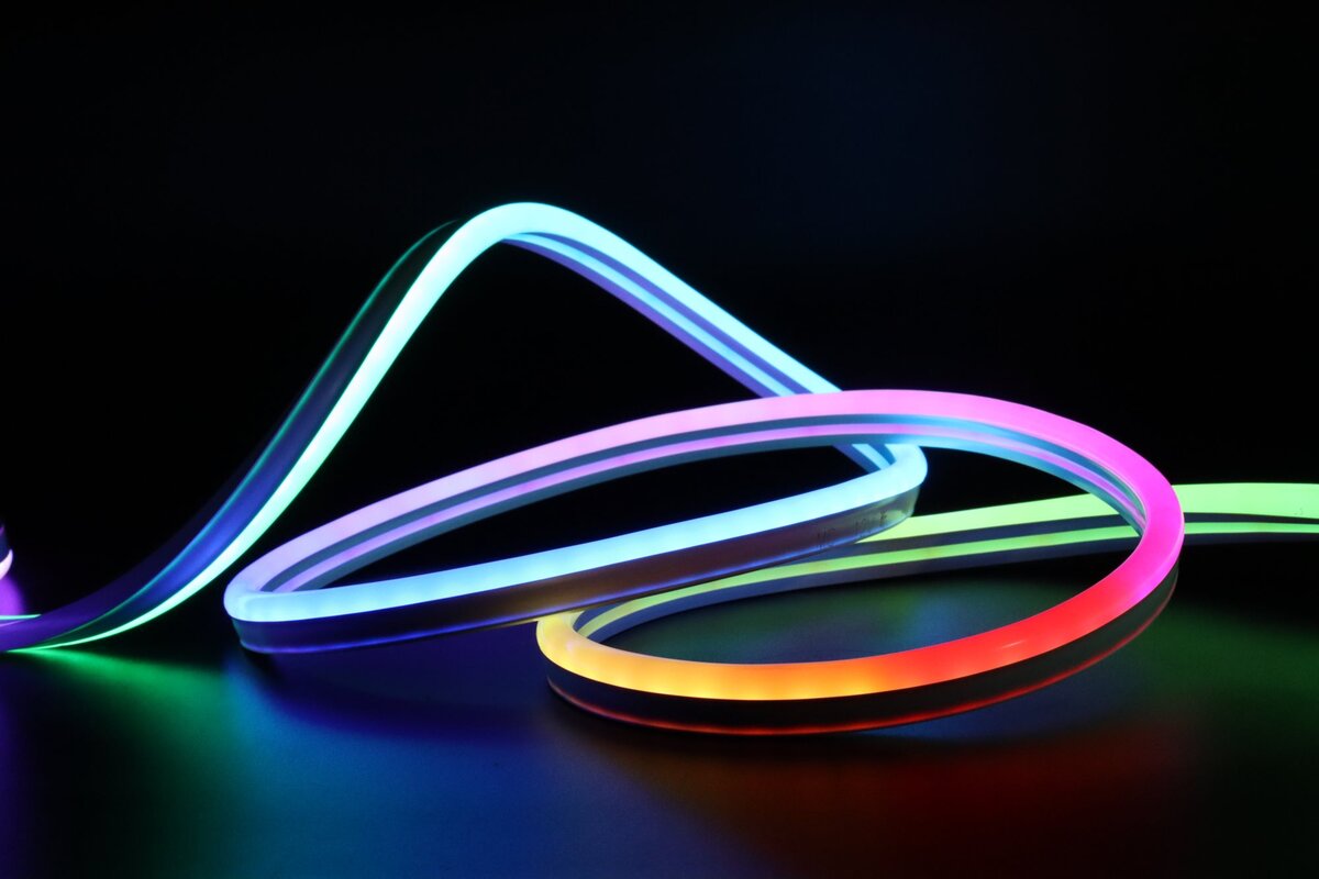 Розумна гнучка LED Neon RGB стрічка VALESO 5 метрів з пультом та додатком
